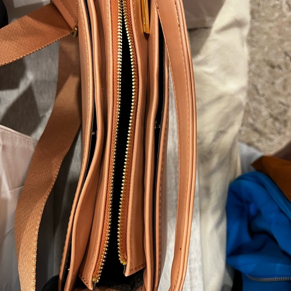 Matt and Nat crossbody - Picture 2 of 2